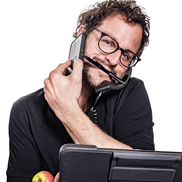 Porträt von Aris mit Headset